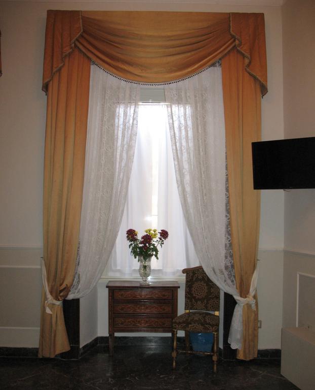 Alibrandi Palace チビタベッキア 部屋 写真
