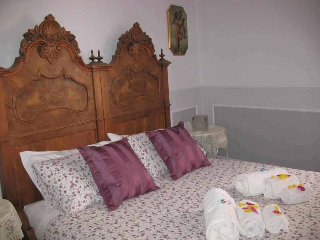 Alibrandi Palace チビタベッキア 部屋 写真
