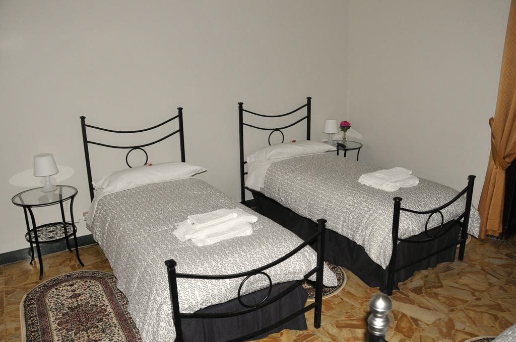 Alibrandi Palace チビタベッキア 部屋 写真