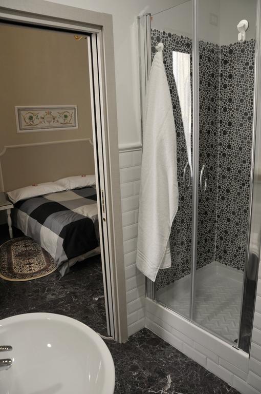 Alibrandi Palace チビタベッキア 部屋 写真