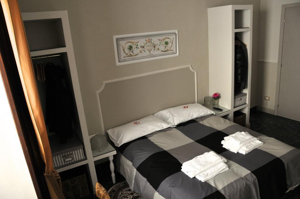 Alibrandi Palace チビタベッキア 部屋 写真